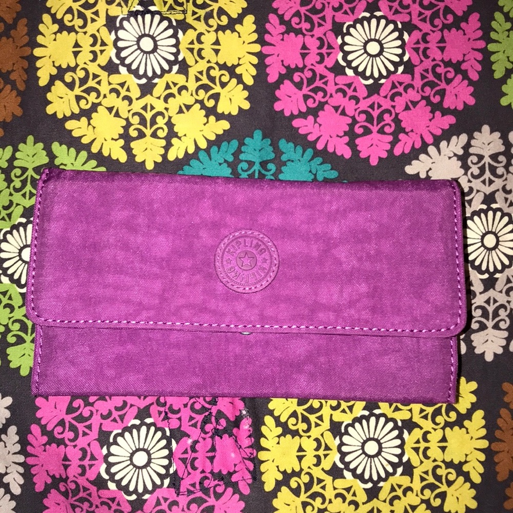 Kipling trifold wallet. EUC